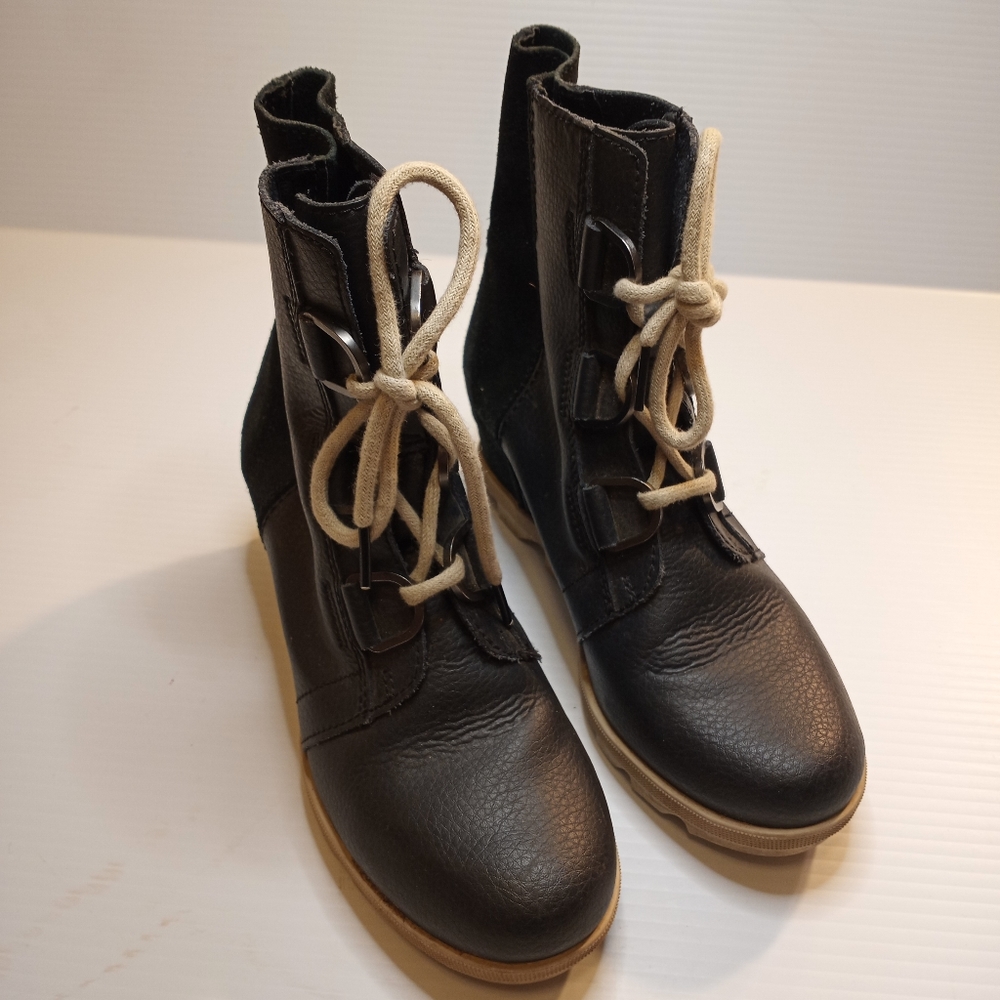 Sorel Joan of Arctic Hidden Wedge water proof boots Sz 4 Leather Dark Blue